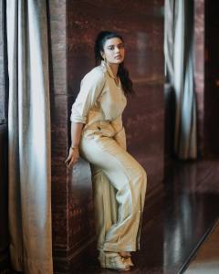 aishwarya-rajesh-new-photoshoot-pictures2022-007