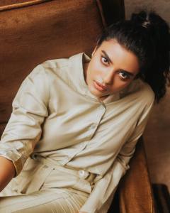 aishwarya-rajesh-new-photoshoot-pictures2022-009