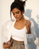 aishwarya-rajesh-in-cream-pants-and-top-with-shrug-photos-001