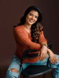 aishwarya-rajesh-in-rust-orange-terracotta-long-sleeved-sweater-with-relaxed-fit-blue-jeans-with-heavy-knee-distressing-pics-003