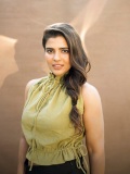 aishwarya-rajesh-in-trending-outfits-in-black-and-contrast-color-photos-003