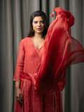 aishwarya-rajesh-makeover-look-in-function-wear-dress-photos-005