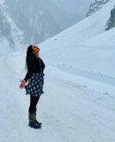 actress-aishwarya-rajesh-latest-photos-in-snow-003