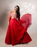 aishwarya-rajesh-in-wine-red-party-wear-dress-images-004