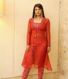 aishwarya-rajesh-new-photos-in-red-outfit-003