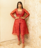 aishwarya-rajesh-new-photos-in-red-outfit-005