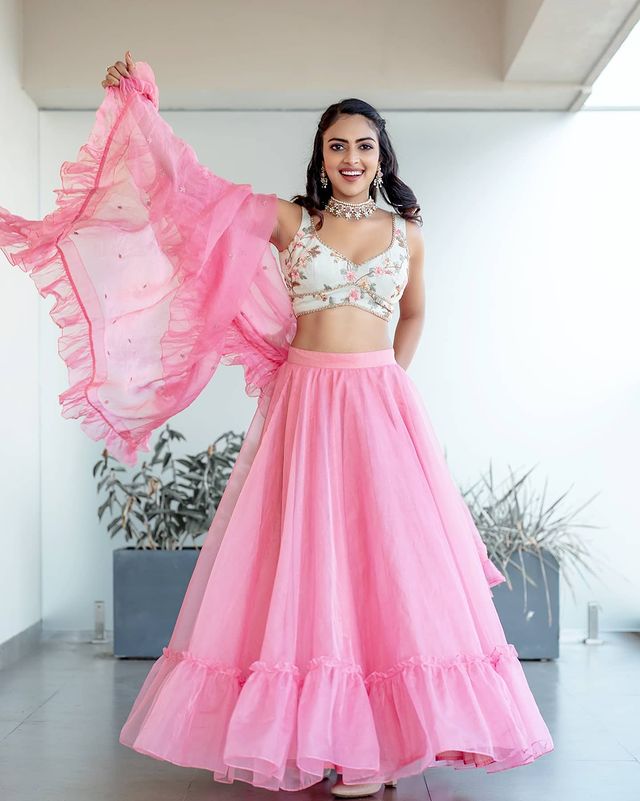 amala-paul-new-photos-in-pink-dress-001