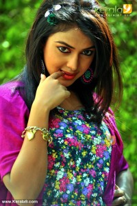 1047amala_paul_latest_stills_41-002