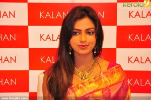 277amala_paul_latest_stills_66-001