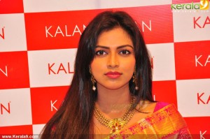 983amala_paul_latest_stills_66-002