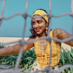 amala-paul-beach-photoshoot-002