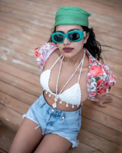 amala-paul-denim-shorts-in-two-piece-bikini-002