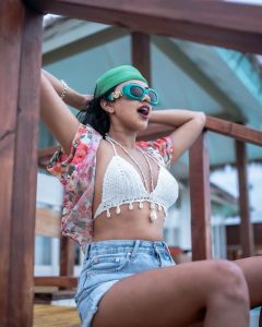 amala-paul-denim-shorts-in-two-piece-bikini-003