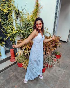 amala-paul-holi-celebration-2022-photos-004