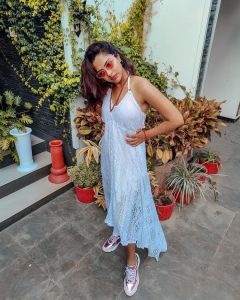 amala-paul-holi-celebration-2022-photos-006