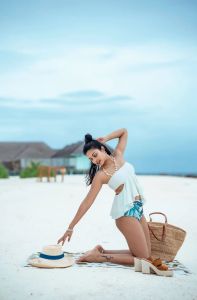 amala-paul-in-beach-photoshoot-005