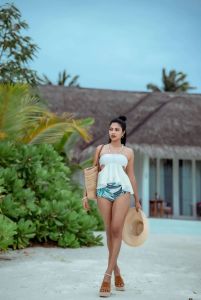 amala-paul-in-beach-photoshoot-008