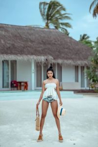 amala-paul-in-beach-photoshoot