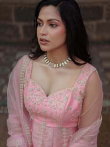 amala-paul-in-light-rose-colour-beautiful-outfit-for-party-photos