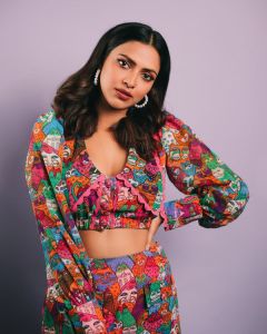 amala-paul-in-multi-colour-outfit-001