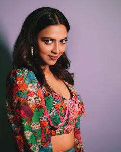 amala-paul-in-multi-colour-outfit-002
