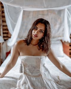 amala-paul-in-off-white-gown-002
