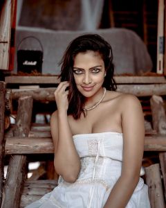 amala-paul-in-off-white-gown-004