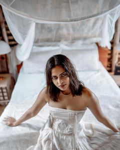 amala-paul-in-off-white-gown