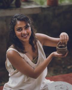 amala-paul-latest-photos-in-V-neck-Cupro-Cocoon-Dress-001