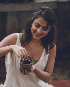 amala-paul-latest-photos-in-V-neck-Cupro-Cocoon-Dress-002
