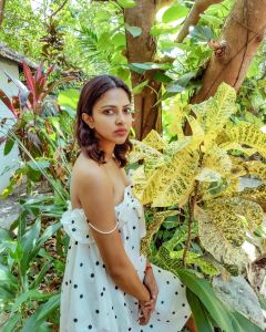 amala-paul-latest-photos-in-nature-001