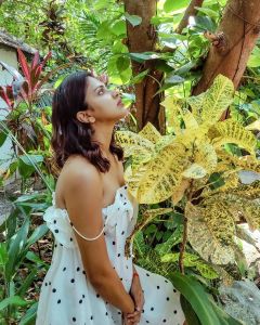 amala-paul-latest-photos-in-nature-002