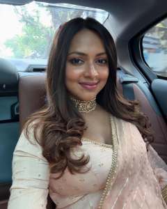 amala-paul-new-look-in-party-makeup-ideas-001