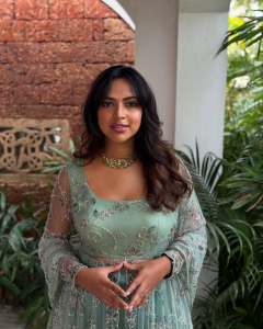 amala-paul-new-look-in-party-makeup-ideas-005