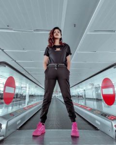 amala-paul-new-photos-from-airport-003