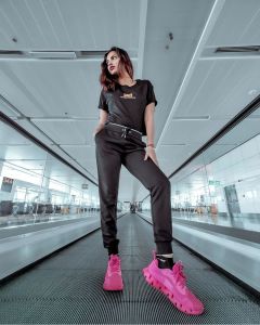 amala-paul-new-photos-from-airport-007