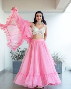 amala-paul-new-photos-in-pink-dress-001
