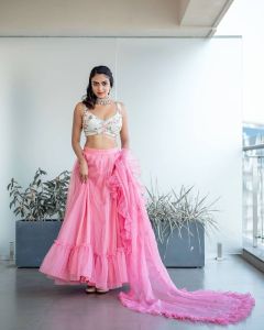amala-paul-new-photos-in-pink-dress