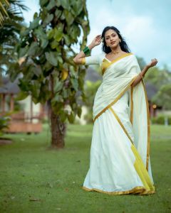 amala-paul-onam-2022-photos-in-kerala-saree-look-004