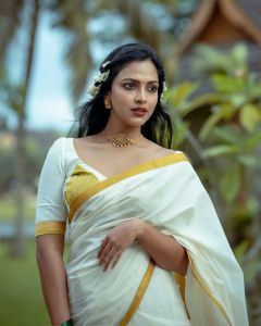 amala-paul-onam-2022-photos-in-kerala-saree-look