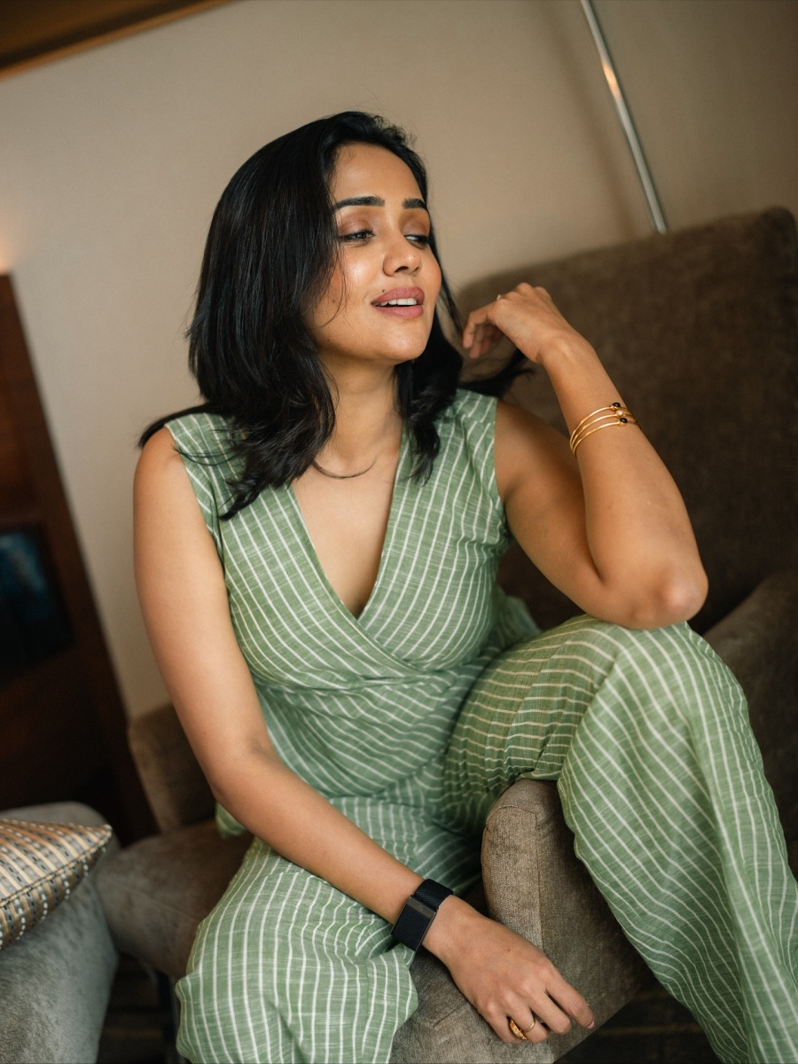 ananya-in-co-ord-set-design-photos-004