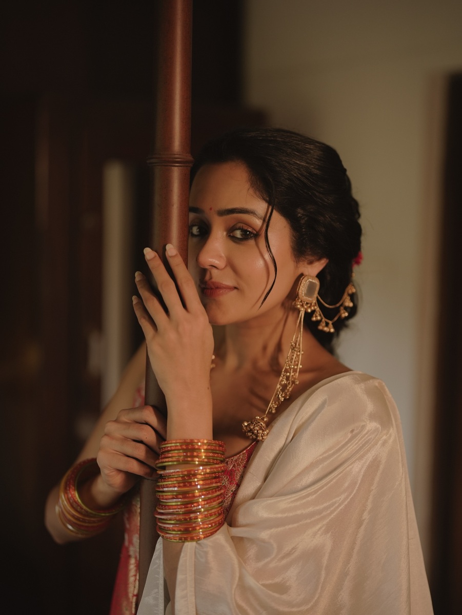 ananya-in-kinav-store-out-outfit-photos