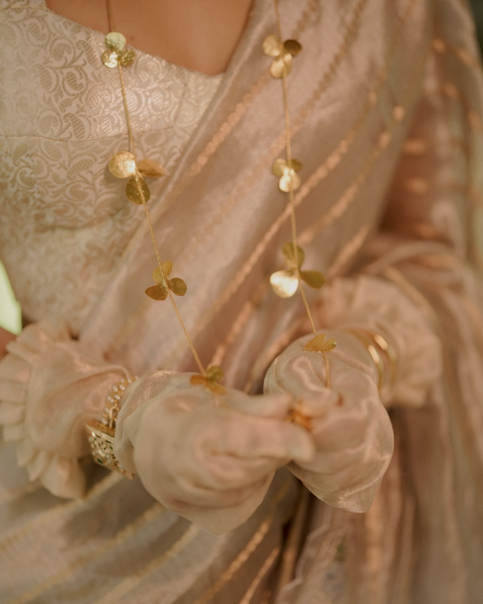 ananya-in-pulimoottil-silks-saree-outfit-photos-005