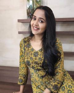actress-ananya-in-churidar-outfit-002