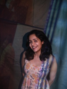 actress-ananya-in-new-hair-style-ideas-photos-001