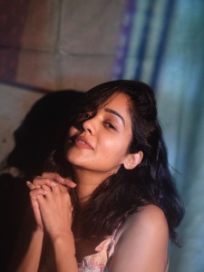 actress-ananya-in-new-hair-style-ideas-photos-002
