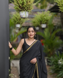 actress-ananya-in-saree-new-trend-images-002
