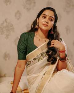 actress-ananya-in-trending-makeup-and-ornaments-ideas-photos-007