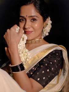 actress-ananya-in-trending-makeup-and-ornaments-ideas-photos-016
