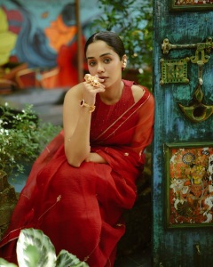 actress-ananya-makeup-look-latest-trend-photos-016
